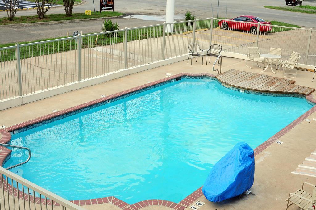 Quality Inn Gonzales Exteriér fotografie